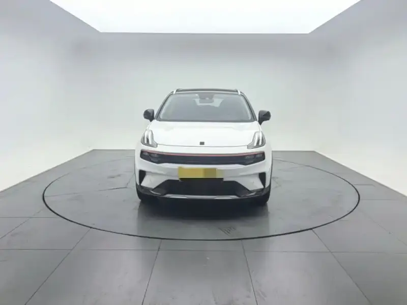 Lynk & Co 06
