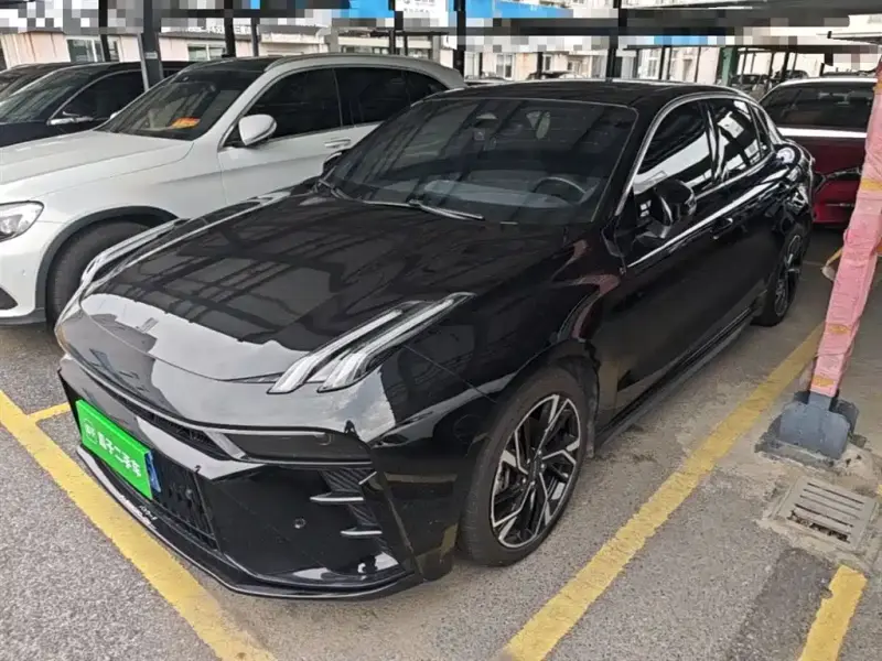 Lynk & Co 03