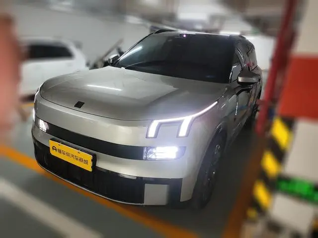 Lynk & Co 900
