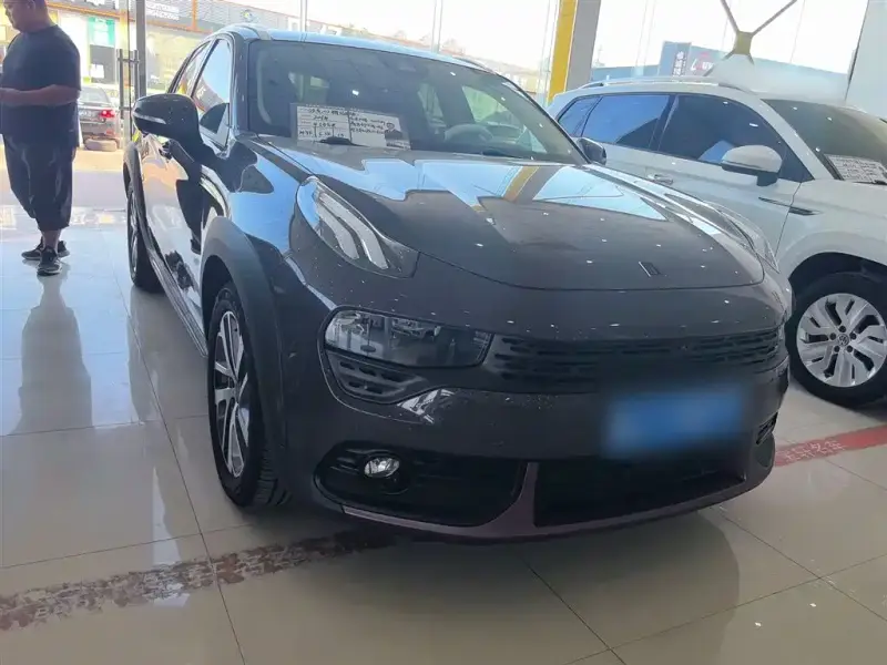 Lynk & Co 02