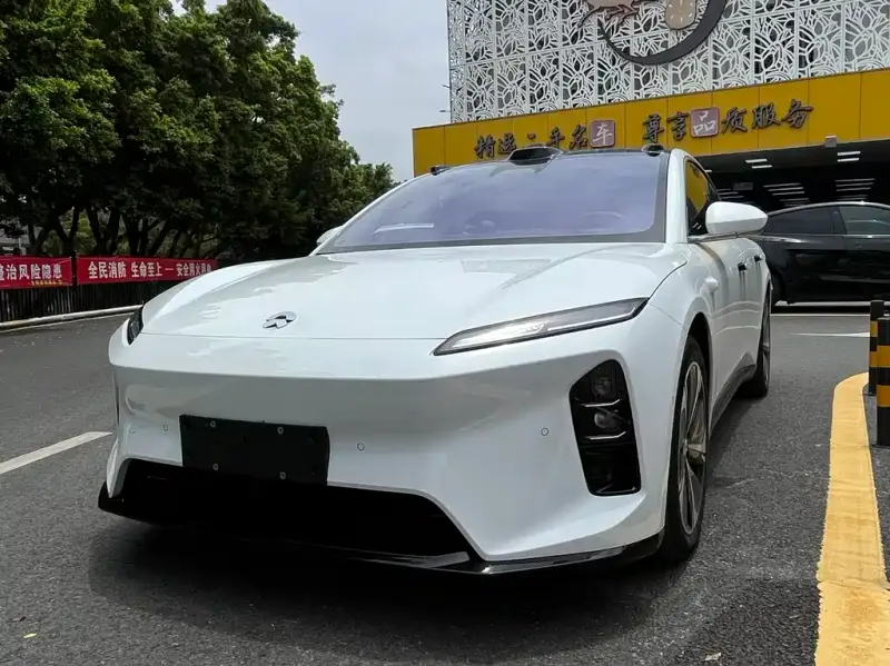 NIO ET5