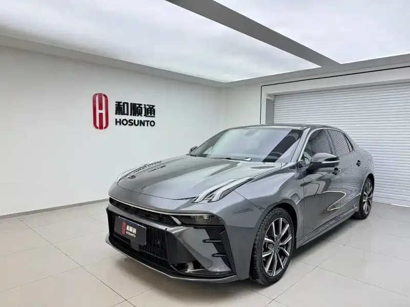 Lynk & Co 03