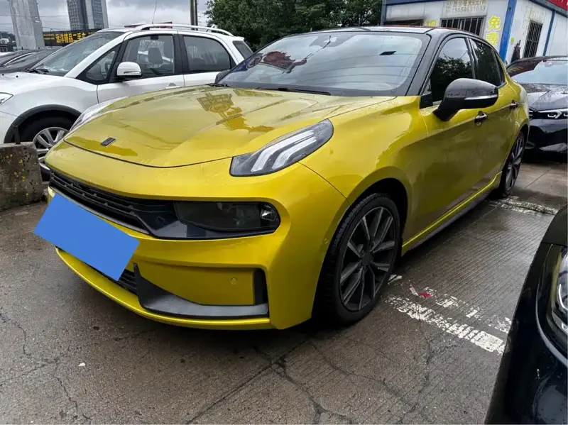 Lynk & Co 03