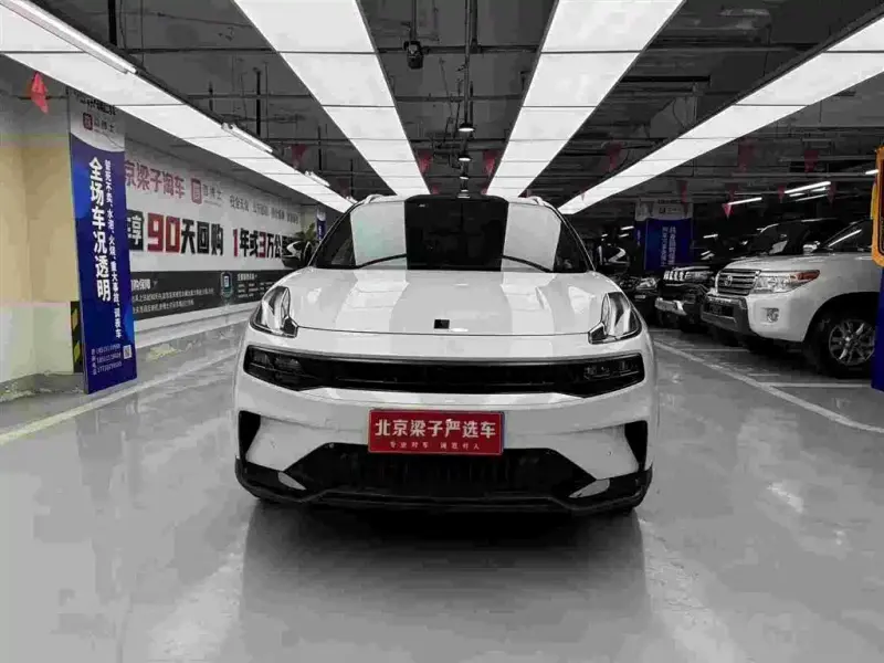 Lynk & Co 06