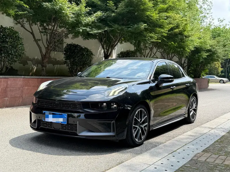 Lynk & Co 03