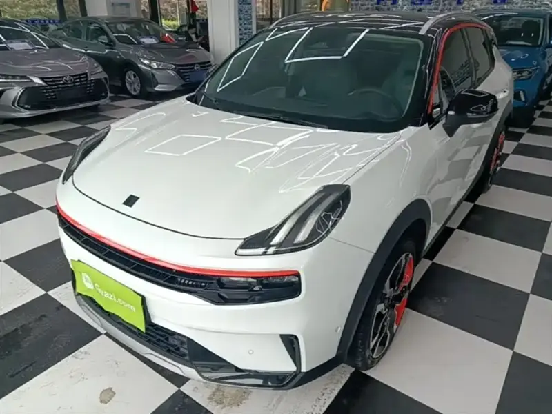 Lynk & Co 06