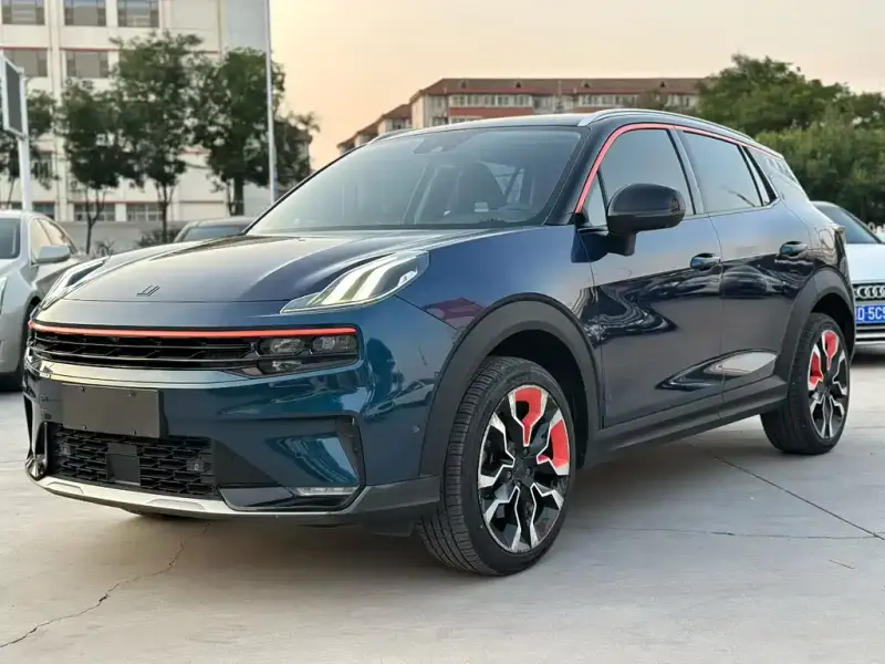 Lynk & Co 06
