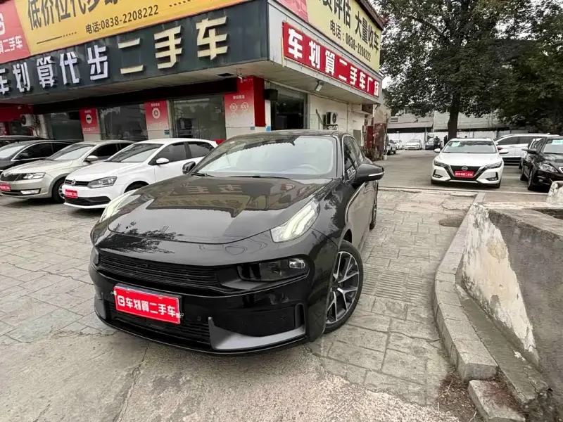Lynk & Co 03