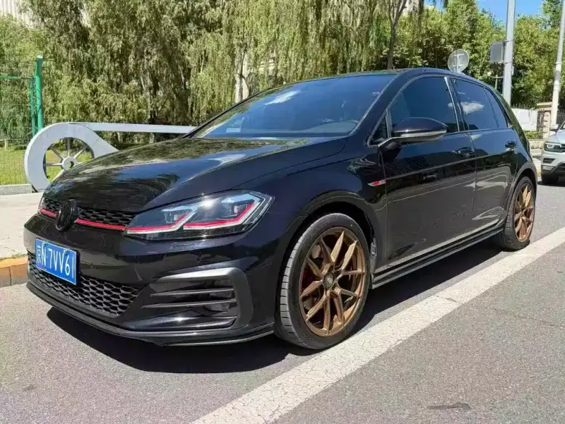 Volkswagen Golf GTI
