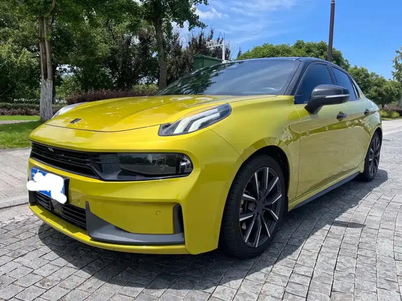 Lynk & Co 03