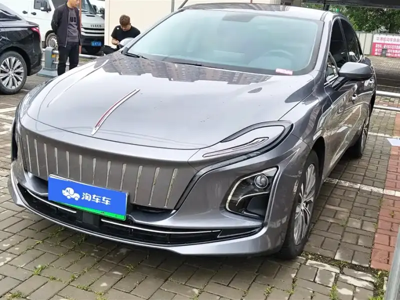Hongqi E-QM5