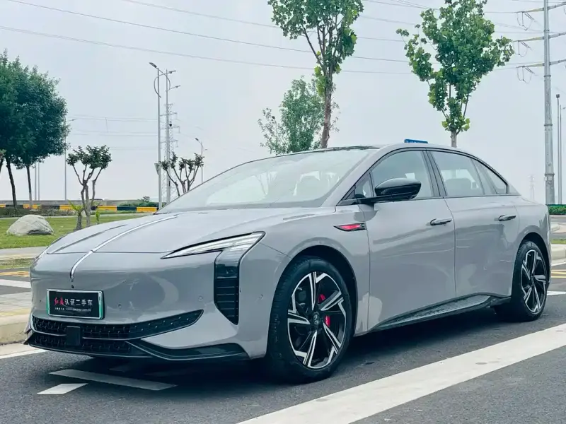 Hongqi EH7