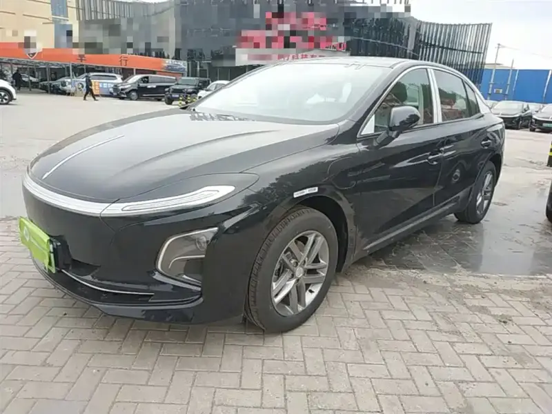 Hongqi E-QM5