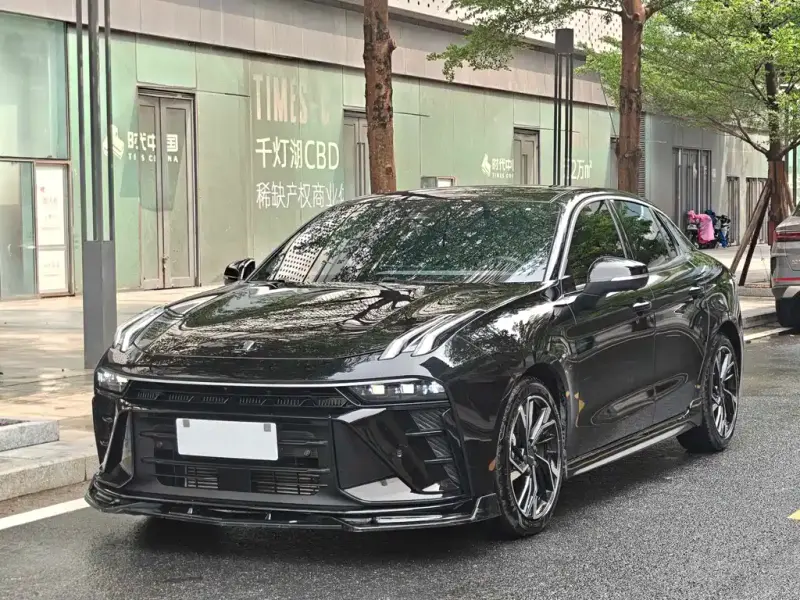 Lynk & Co 03