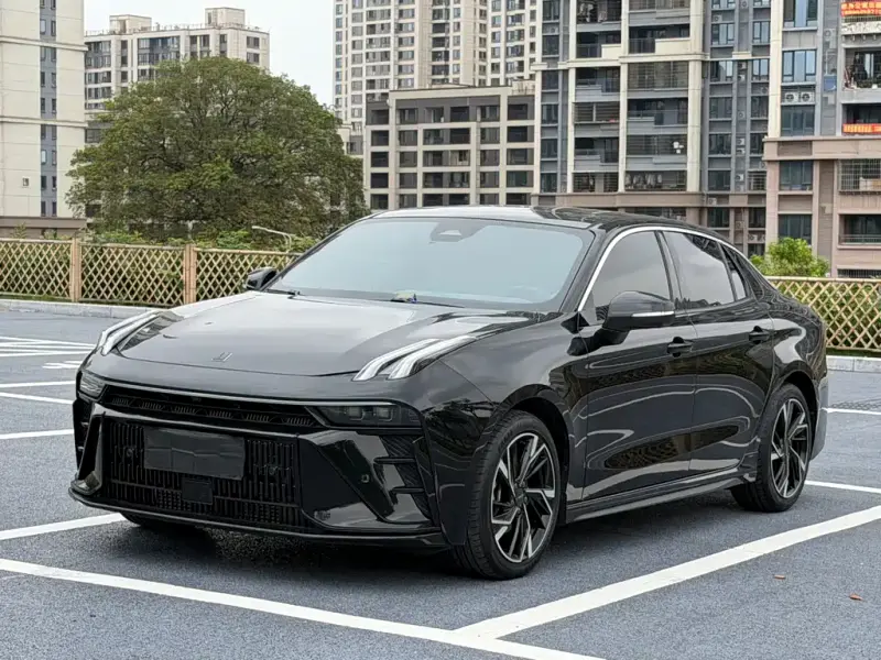 Lynk & Co 03
