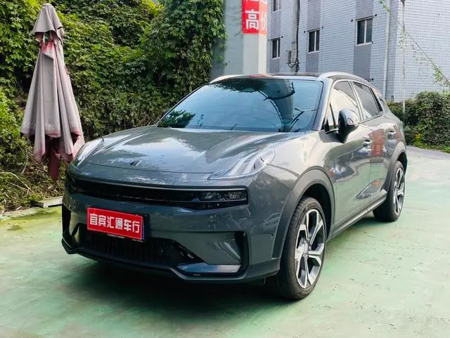 Lynk & Co 06