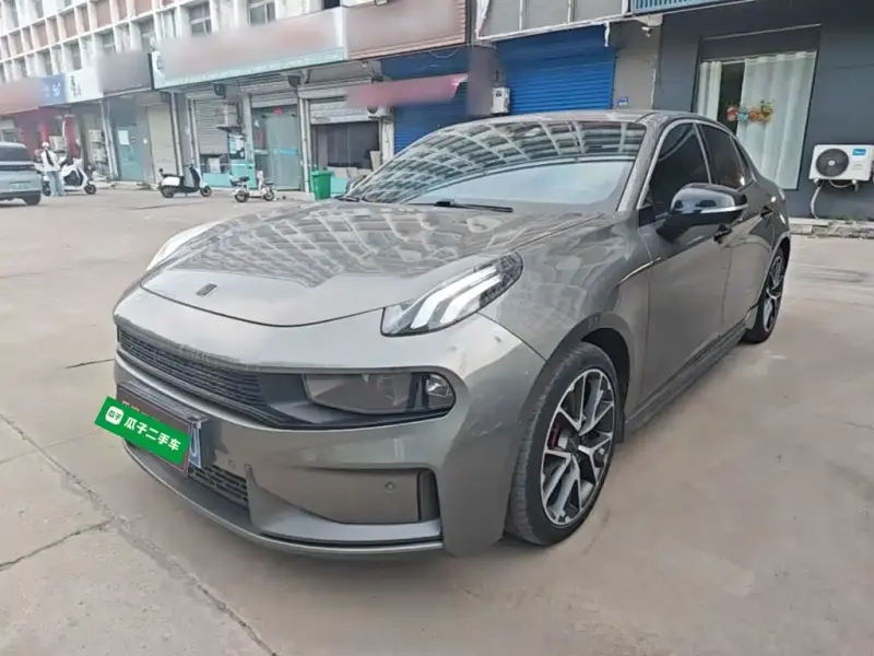 Lynk & Co 03