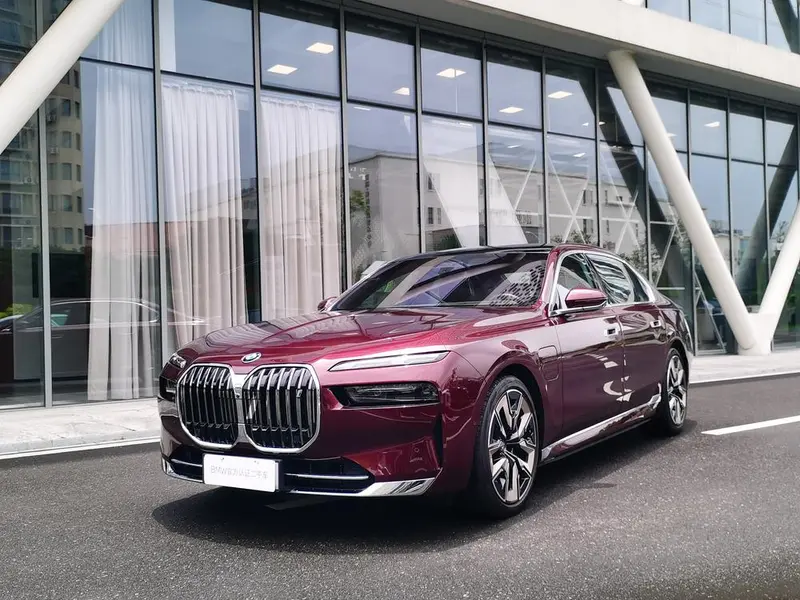 BMW i7
