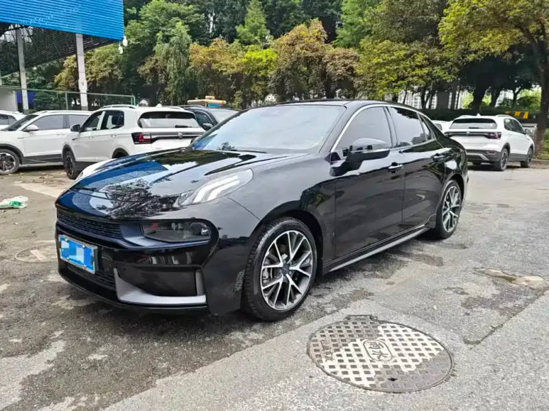 Lynk & Co 03
