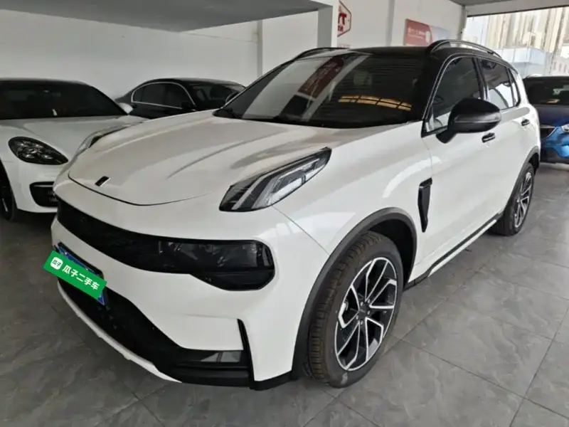 Lynk & Co 01