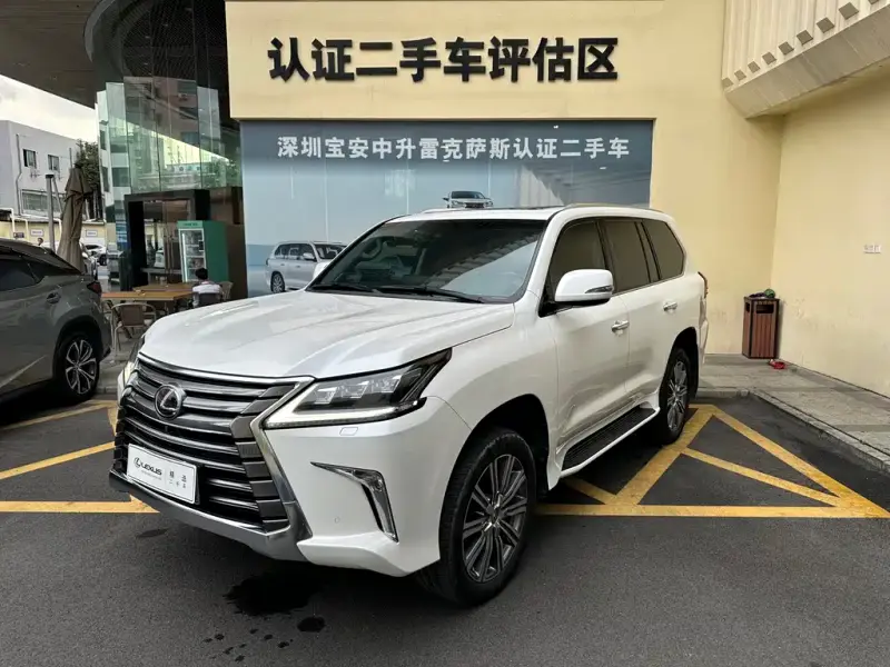 Lexus LX