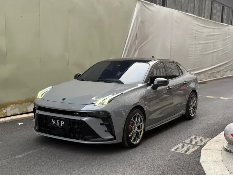 Lynk & Co 03