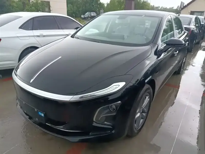 Hongqi E-QM5