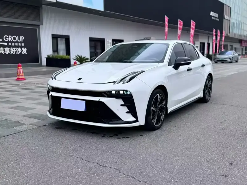 Lynk & Co 03