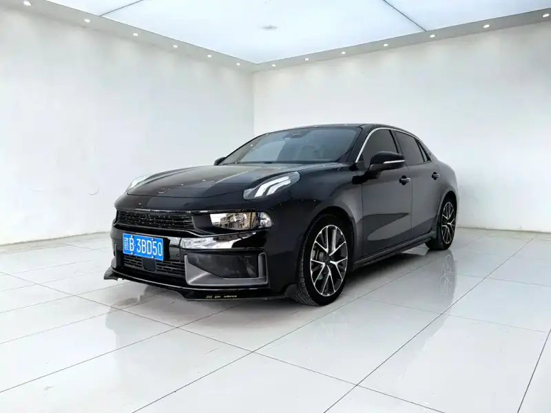 Lynk & Co 03