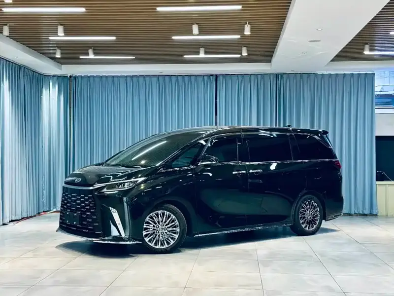 Lexus LM