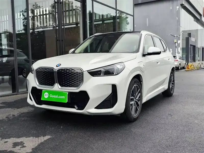 BMW iX1