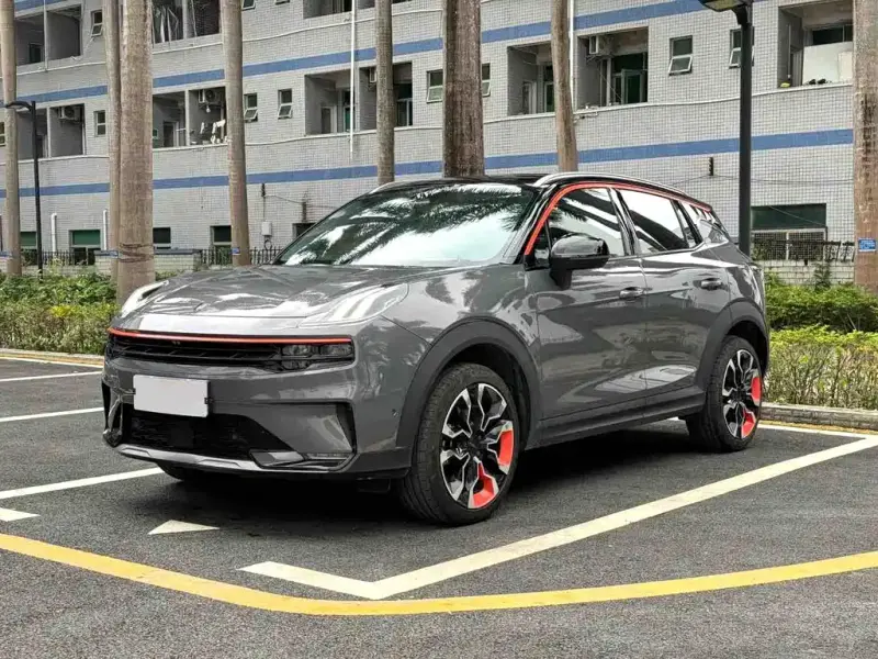 Lynk & Co 06