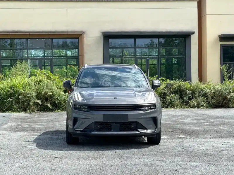 Lynk & Co 06