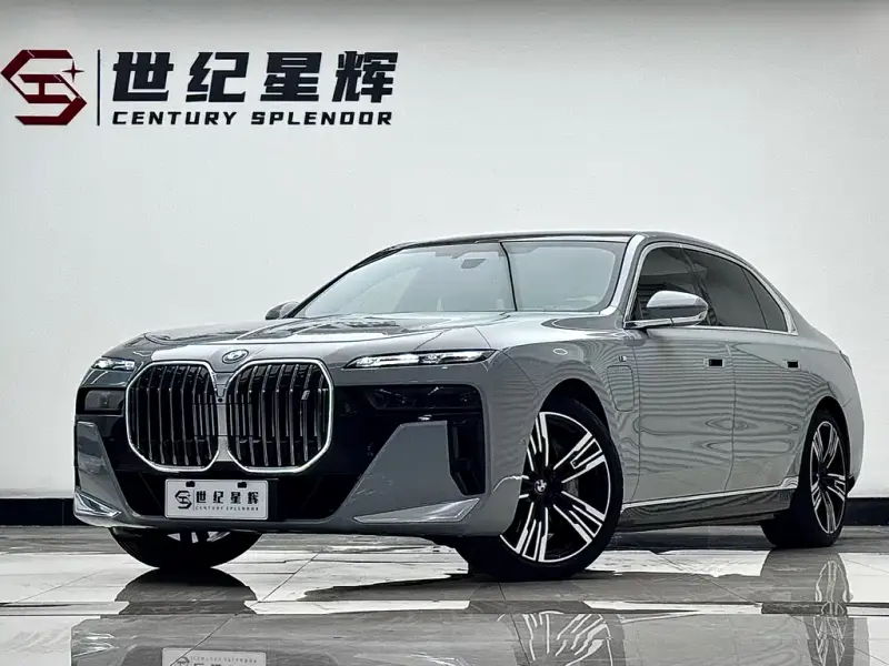 BMW i7