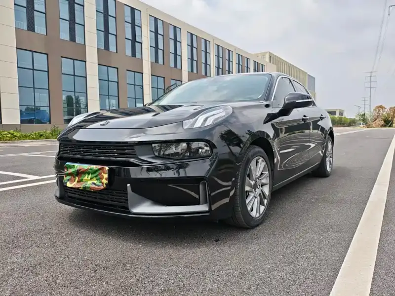 Lynk & Co 03