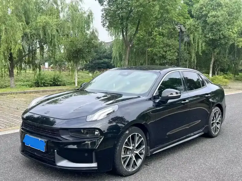 Lynk & Co 03