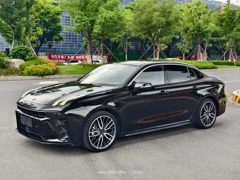 Lynk & Co 03
