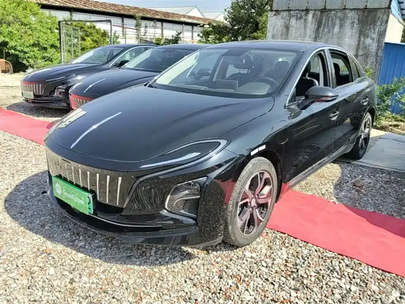 Hongqi E-QM5