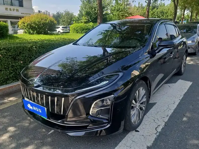 Hongqi E-QM5