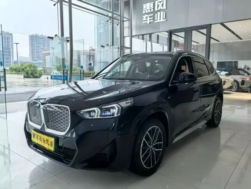 BMW iX1