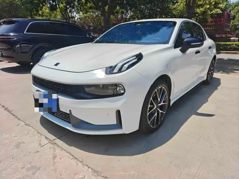 Lynk & Co 03