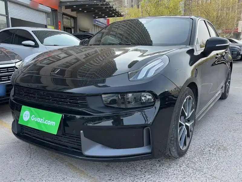 Lynk & Co 03