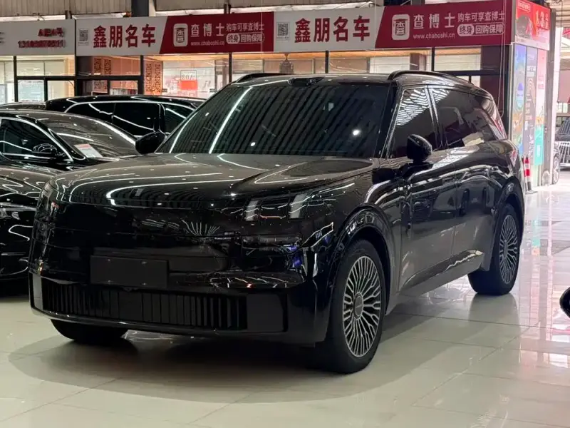 Lynk & Co 900