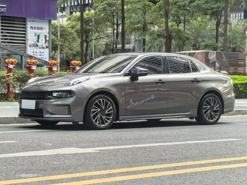 Lynk & Co 03