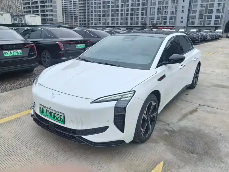 Hongqi EH7