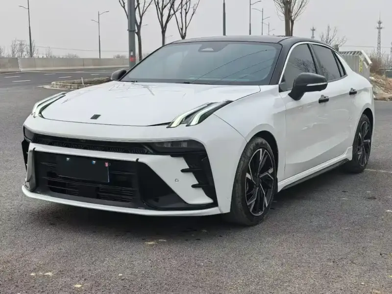 Lynk & Co 03