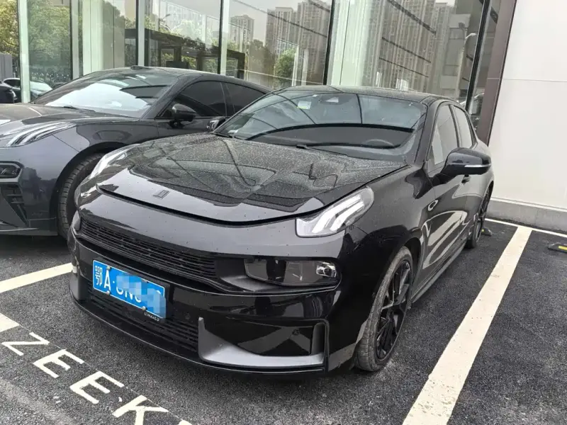 Lynk & Co 03