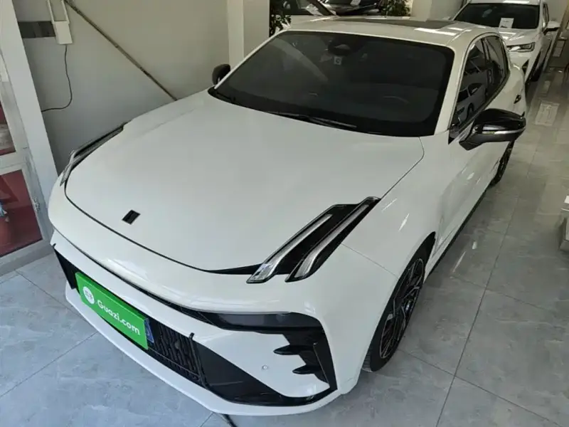 Lynk & Co 03