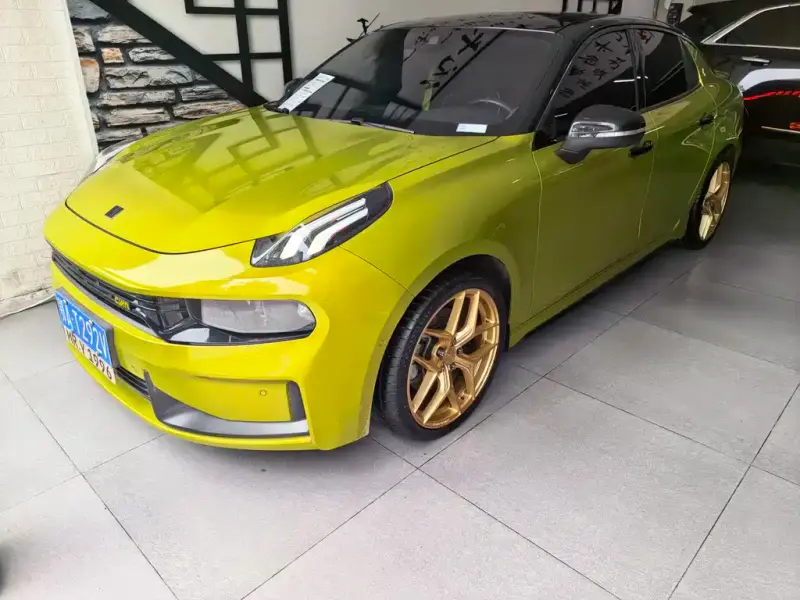 Lynk & Co 03