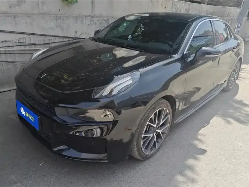 Lynk & Co 03